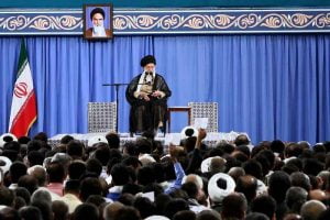 قوا با تلاش و کار مشترک، مشکلات را از دوش مردم بردارند