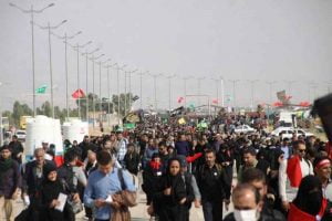 ۱۰ زائر گمشده در مرز مهران به خانواده تحویل داده شدند