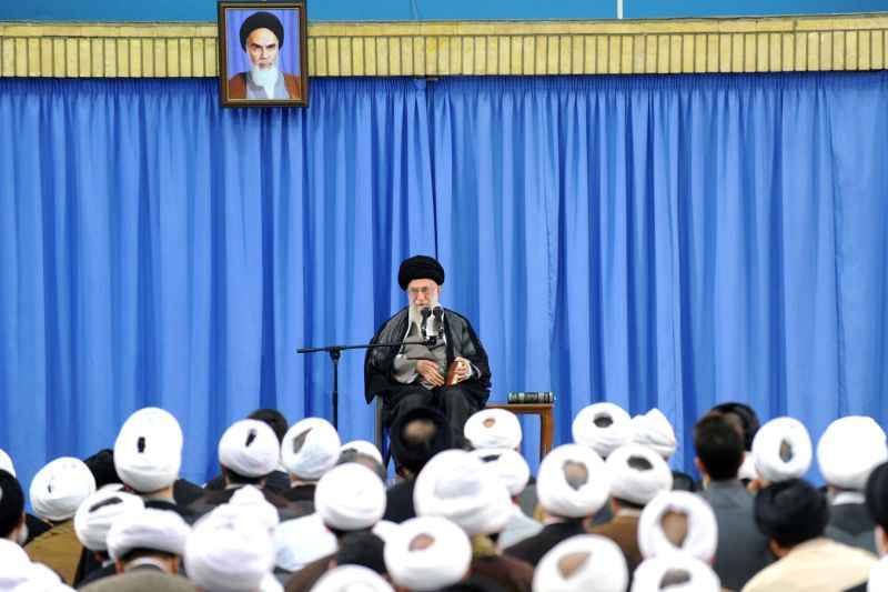 تأکید رهبر انقلاب بر اهمیت و لزوم اجرای قانون منع به‌کارگیری بازنشستگان