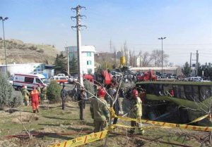 ورود مجلس به حادثه واژگونی اتوبوس دانشجویان در داخل دانشگاه آزاد
