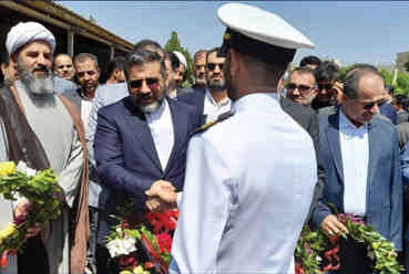 تجلیل وزیر فرهنگ و ارشاد از دریانوردان ناو گروه ۸۶ نیروی دریایی در ملایر