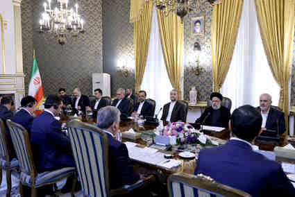 در نشست مشترک هیات‌های عالی‌رتبه ایران و ازبکستان؛ رئیسی: کالاهای مشمول تعرفه ترجیحی برای توسعه تجارت ایران و ازبکستان تعیین شود
