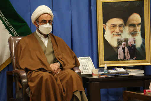 امام جمعه ایلام در جمع اصحاب رسانه عنوان‌ کرد: باید در انتخابات اختلاف سلیقه‌ها را کنار بگذاریم