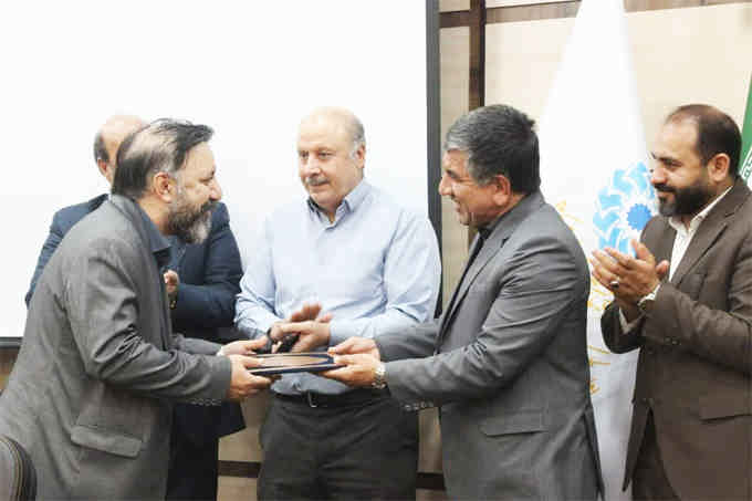 «بارش قلم در هوای دوست»  (یادداشتی به مناسبت برگزاری مراسم تجلیل از خداداد ابراهیمی)   ✍️ظاهر سارایی