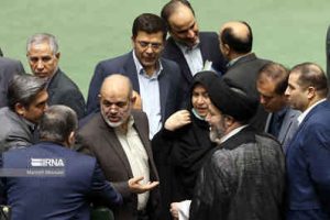 حمایت نمایندگان از وزیر کشور/انتقاد از رفتار پوپولیستی در سال انتخابات