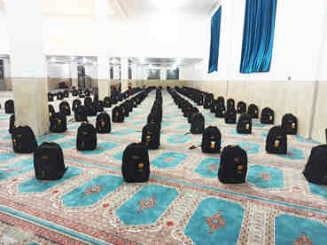 توزیع ۵۰۰ بسته نوشت افزار در بین دانش آموزان هلیلانی