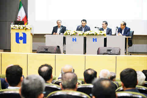 مدیرعامل در جمع روسای شعب و حوزه در بوشهر: شرط لازم و کافی سلامت شعب جذب منابع و سودآوری است