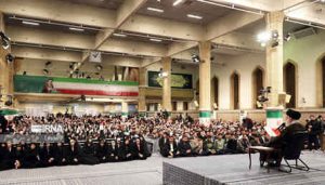 در دیدار جمعی از رأی اولی‌ها و خانواده‌های شهدا با رهبر انقلاب؛ رهبر انقلاب: انتخابات ضعیف باشد همه ضرر می‌کنند/از زاویه منافع ملی نگاه کنیم
