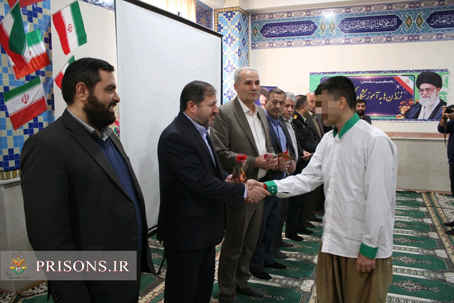 آزادی ۱۶ زندانی نیازمند ایلام با حضور مدیرکل دفتر نظارت الکترونیکی سازمان