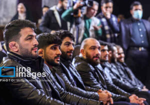 پرچمداری کشتی در پاریس؛ گوش شکسته‌ها آبروداری کردند