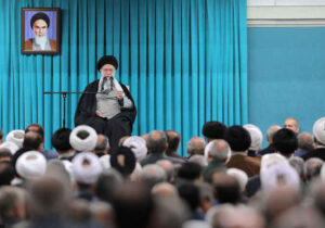 رهبر انقلاب: اصرار برخی از دولت‌های قلدر برای مذاکره، به منظور حل مسائل نیست