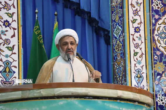 امام جمعه موقت ایلام: وحدت و پیروی از ولایت، رمز عبور از مشکلات است