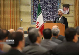 امام جمعه ایلام: مرز مهران به مدیریت اصولی برای تکریم زائران نیاز دارد