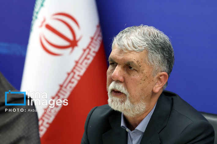 صالحی: فرهیختگان فرهنگ و هنر نشان دادند، قلب‌شان برای ایران می‌تپد