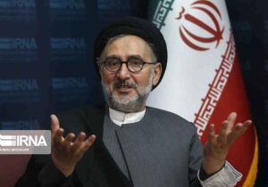 واکنش «ابطحی» به حضور رهبرانقلاب در حسینیه امام خمینی: آقا آمد، با ایران آمد