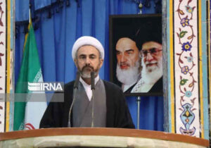 امام جمعه ایلام: وحدت ملی رمز پیروزی است؛ گوش به فرمان رهبری باشیم