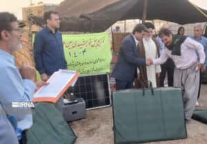 توزیع ۴۰ پنل خورشیدی بین عشایر دهلران در هفته دولت