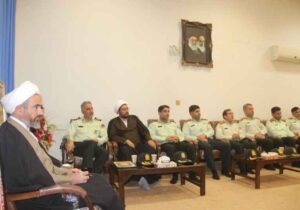 امام‌جمعه ایلام: نیروی انتظامی در خط مقدم دفاع از مردم قرار دارد