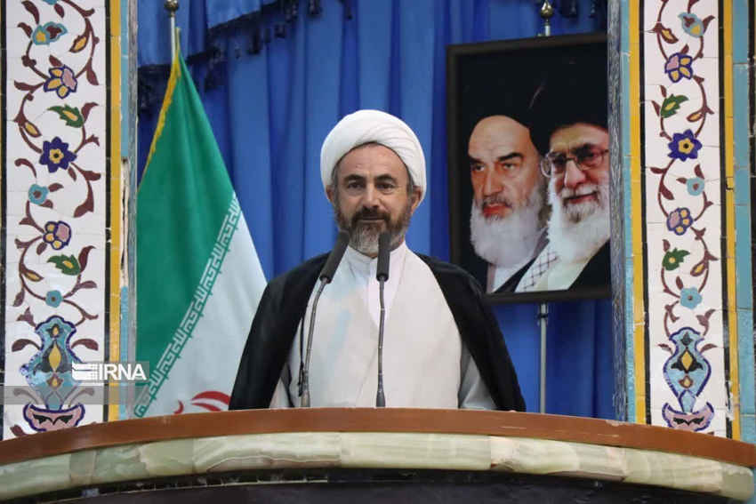 امام جمعه ایلام: ملت ایران با همت جوانان و پیوند علم و اقتدار، شکست‌ناپذیر است