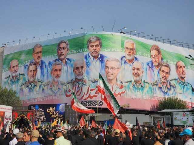 مشق عشق در دوازده صفحه   ✍️ اسلام انصاری فر