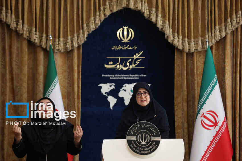 مهاجرانی: دانشگاه به حل مسائل جامعه اهتمام ویژه داشته باشد/ برخورد قاطع دولت با گرانفروشی