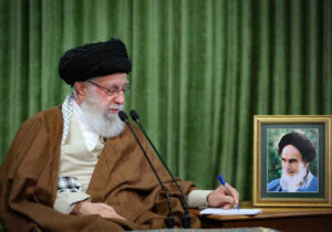 رهبر انقلاب: نیاز مهم امروز جهان، نظام عادلانه ملّی و بین‌المللی اسلامی است