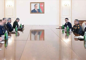 دیدار وزیر دفاع باالهام علی اف/ اعلام آمادگی باکو برای کمک به کاهش تنش‌ بین ایران و آمریکا