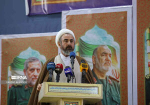 امام‌جمعه ایلام: اقتدار ایران اسلامی دشمن را به عقب‌نشینی واداشت