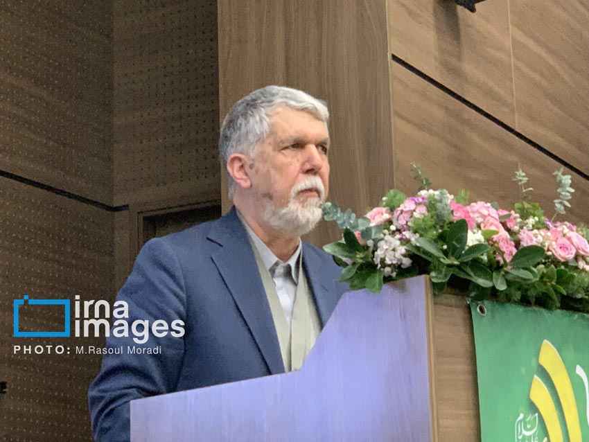 نمایشگاه قرآن نمادی از پیوند خدمات ایران و قرآن باشد