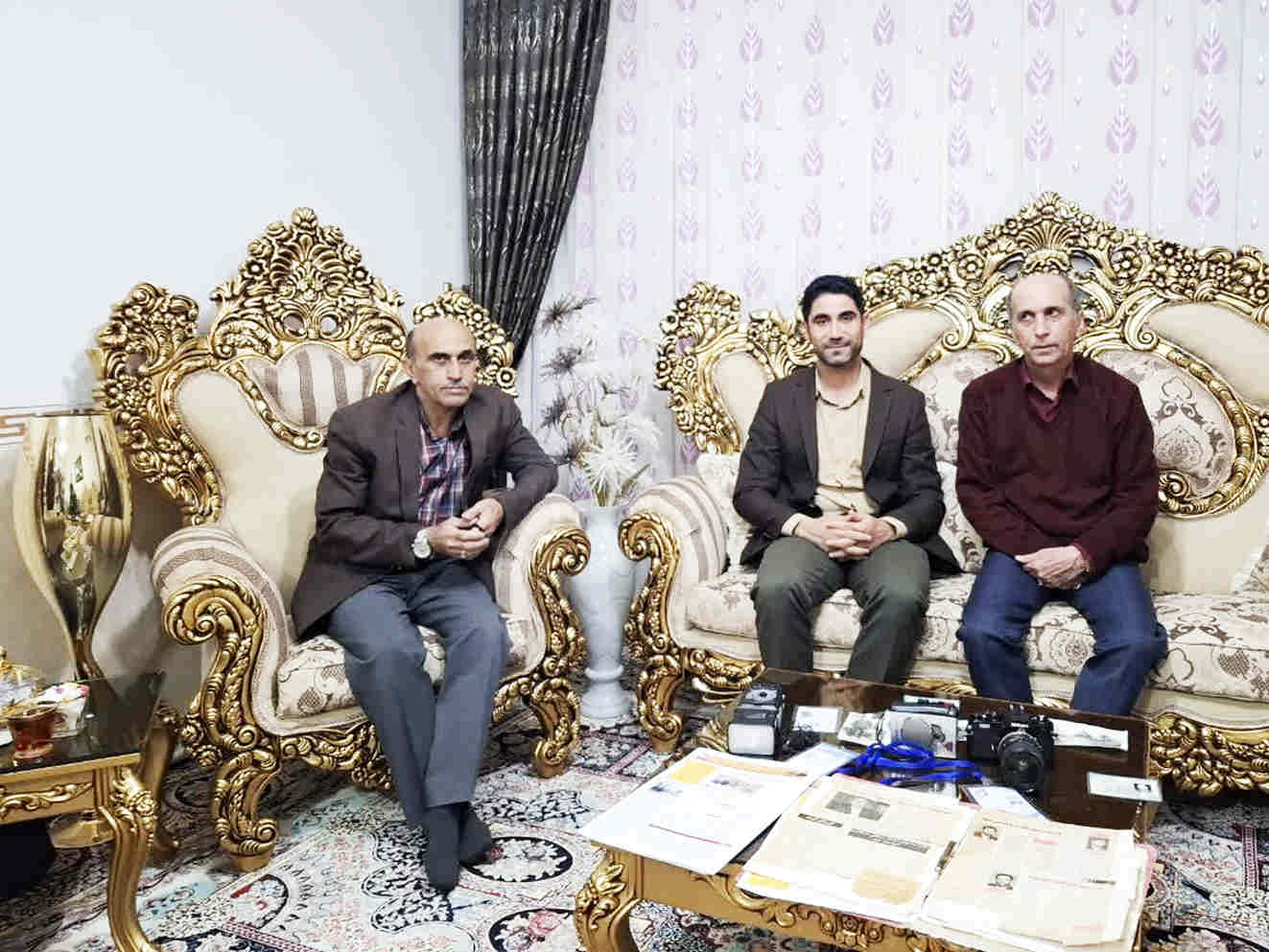 دیدار رئیس سازمان بسیج رسانه استان ایلام با برادران حاتمی در ایوان