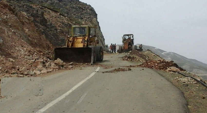 ۱۷۰ مقطع از راه‌های دسترسی ایلام ریزش‌برداری شد