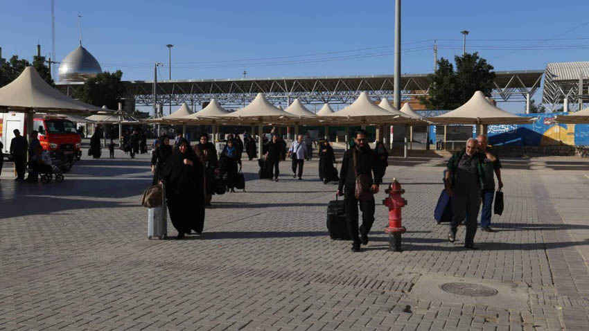نظارت بر ناوگان حمل‌ونقل در مرز مهران همزمان با بازگشت زائران/ تردد بیش از ۱۹ هزار زائر در ۲۴ ساعت گذشته