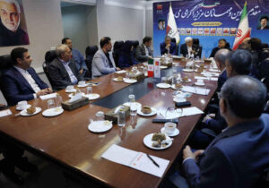 عارف: دوران مدیریت ساعتی گذشته است/ کشور به مسئولیت جهادی نیاز دارد