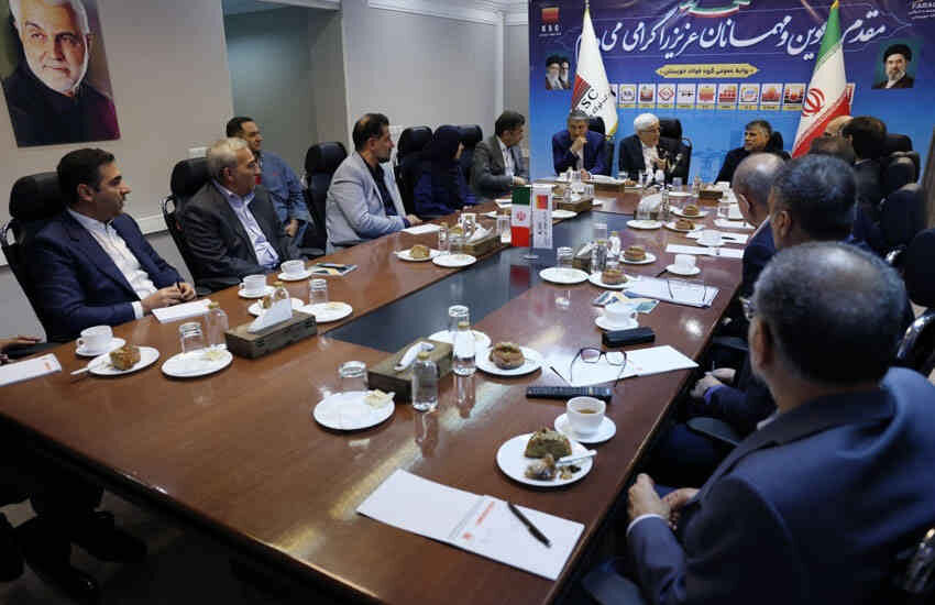 عارف: دوران مدیریت ساعتی گذشته است/ کشور به مسئولیت جهادی نیاز دارد