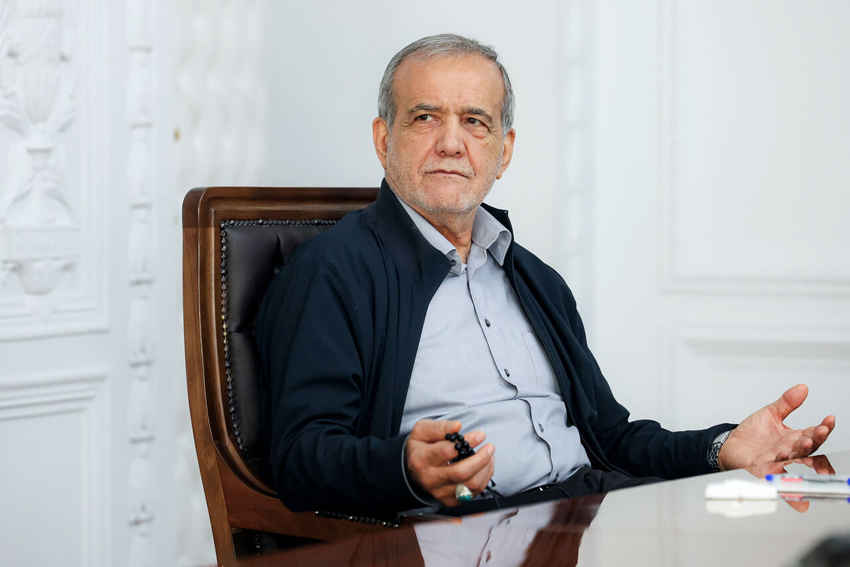 رئیس‌جمهور: دولت در سخت‌ترین شرایط لحظه‌ای از پیگیری مشکلات مردم غفلت نکرد