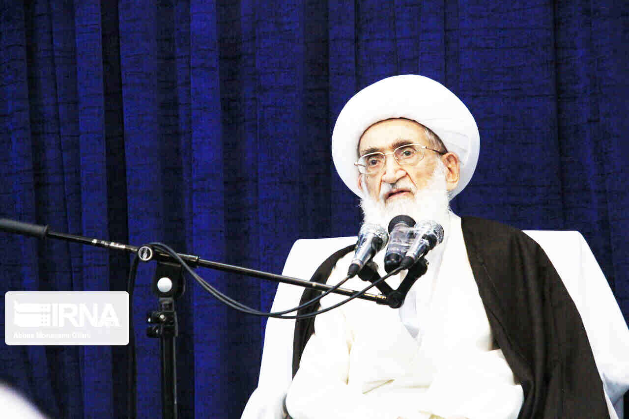 آیت الله نوری همدانی: از هر اقدامی که موجب تضعیف وحدت است پرهیز شود