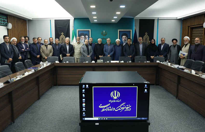 عارف: نگاه قیم مآبانه به مردم و اهل فرهنگ کنار گذاشته شود