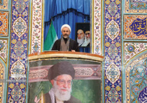 امام‌جمعه ایلام: زیرسوال بردن تیم مذاکره‌کننده کمک به دشمن است
