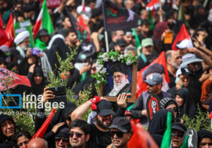 سیل جمعیت در قم/ مراسم تشییع رهبر شهید، بزرگترین گردهمایی مردمی در تاریخ معاصر