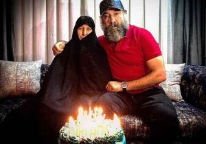 اشک‌های ننه علی در روز تولد پسرش؛ هنوز منتظر دیدنش هستم