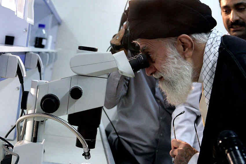 سالروز بازدید رهبر شهید از پژوهشگاه رویان؛ یادآور حمایت از پیشرفت علمی