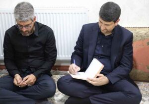 وزیر ارتباطات با خانواده مرزبان شهید «روح‌الله توسلی» در مهران دیدار کرد