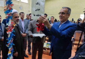 نواخته شدن «زنگ عاطفه» در ۵۰۰ مدرسه ایلام؛ هدیه دانش‌آموزان به ۱۱ هزار دانش‌آموز استان